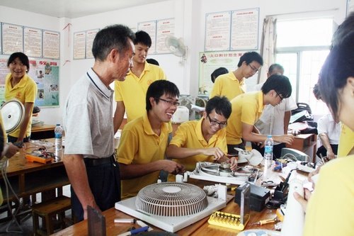 【丰湖党旗红】电子系学生到博罗进行电子知识、志愿维修服务下乡