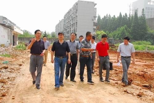 校党委书记周应佳视察指导暑期基建工地