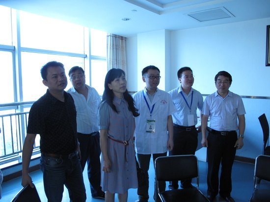 重庆医科大学博士生服务团送医到南川