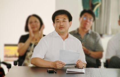 学校召开女子合唱团庆功座谈会