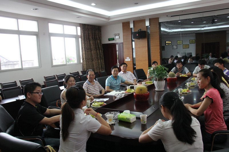 学院领导慰问暑假带薪实习学生