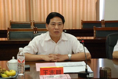 刘力书记、邓艳葵副院长率队赴玉林师范学院学习考察新校区建设和教职工危旧房改住房改造工作