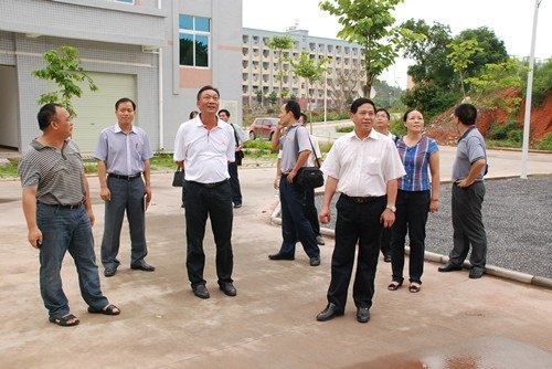 刘力书记、邓艳葵副院长率队赴玉林师范学院学习考察新校区建设和教职工危旧房改住房改造工作
