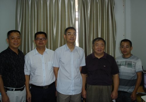龚建立校长慰问招生录取工作人员