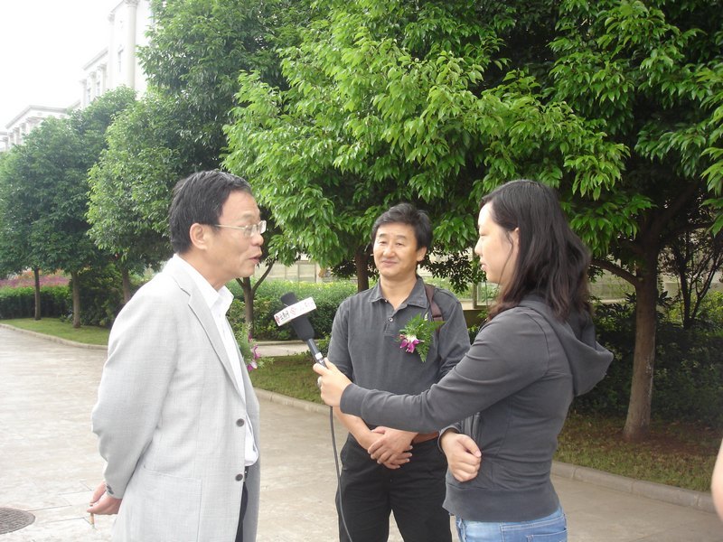 云南师范大学商学院“商院公益”培训开班多家媒体到场采访报道