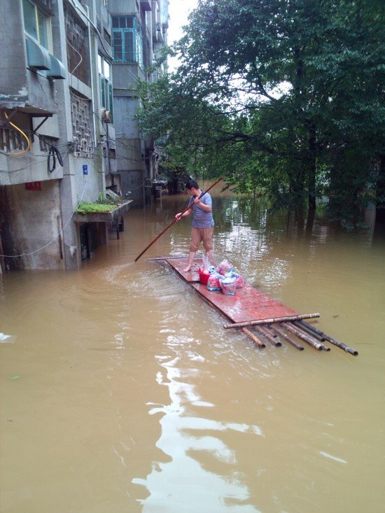 陶研所:暴雨无情人有情 抗险救灾谱爱心