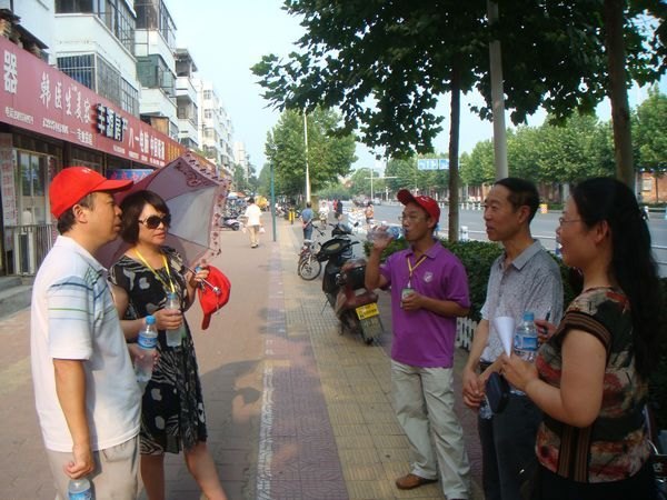 许昌学院正院级调研员汪庆华慰问“文明天使志愿服务行动计划”上岗人员