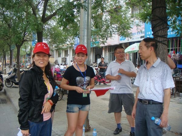 许昌学院正院级调研员汪庆华慰问“文明天使志愿服务行动计划”上岗人员