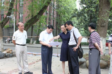 高文兵书记督促检查暑期校园建设工作