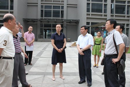 高文兵书记督促检查暑期校园建设工作