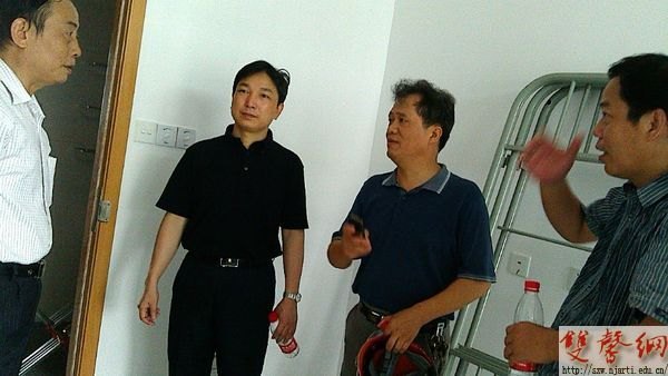副院长张策华检查暑期校园基建和安全保卫工作