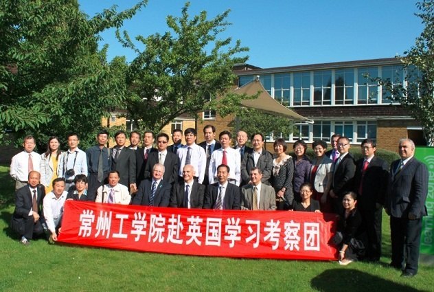 常州工学院领导干部代表团一行25人赴英国赫特福德大学学习培训