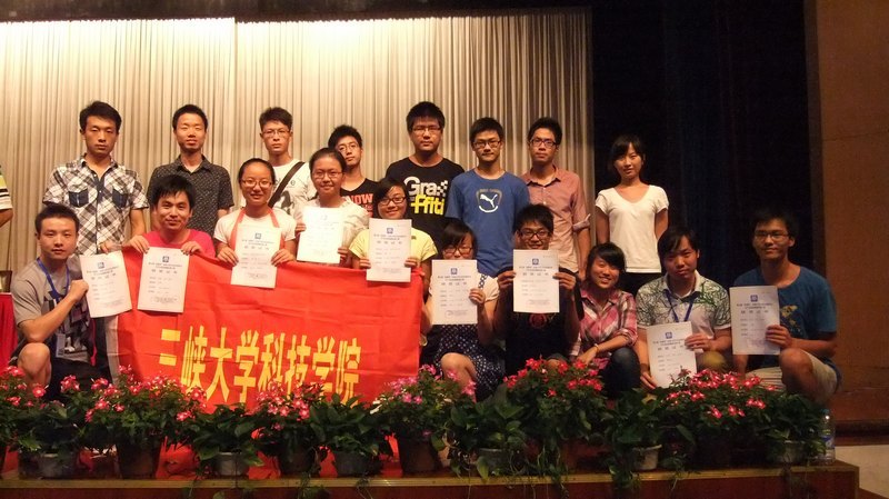 领导关怀鼓干劲 师生齐心创佳绩