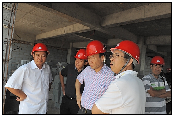 晋中学院书记院长带部分中层干部实地查看新校区建设