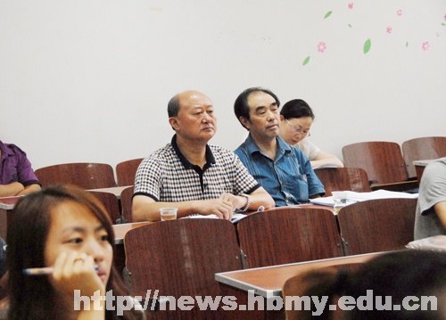 学校领导检查秋季学期开学第一天教学工作