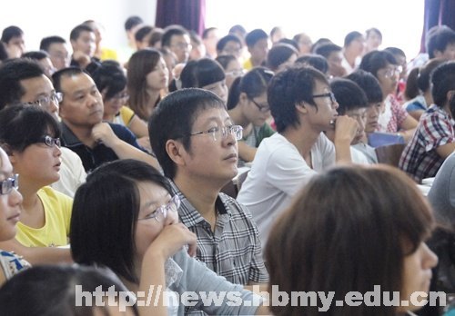 学校领导检查秋季学期开学第一天教学工作