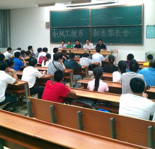 机械工程系召开新生家长会