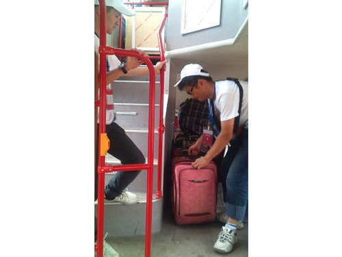 志愿者服务周到热情,迎新生工作圆满完成--商学院2012年迎新工作圆满结束