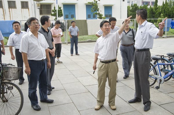 房绍坤一行调研暑期重点工程及新学期准备工作