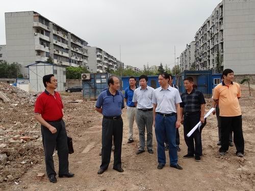 校党委书记周应佳检查开学准备工作