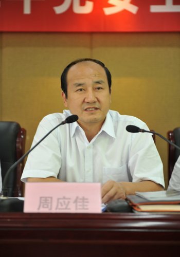 学校召开2012年党委全委扩大会议
