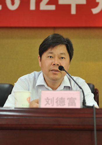 学校召开2012年党委全委扩大会议