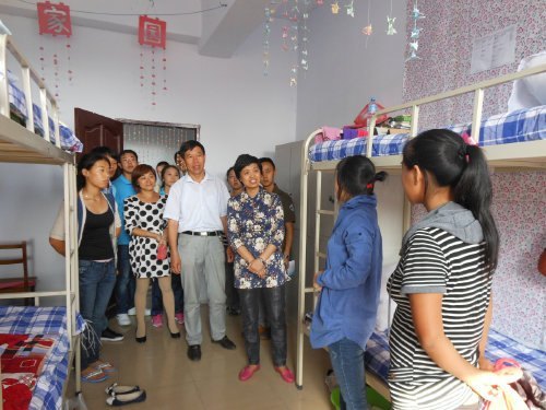 制药与食品科学学院领导走访新生寝室