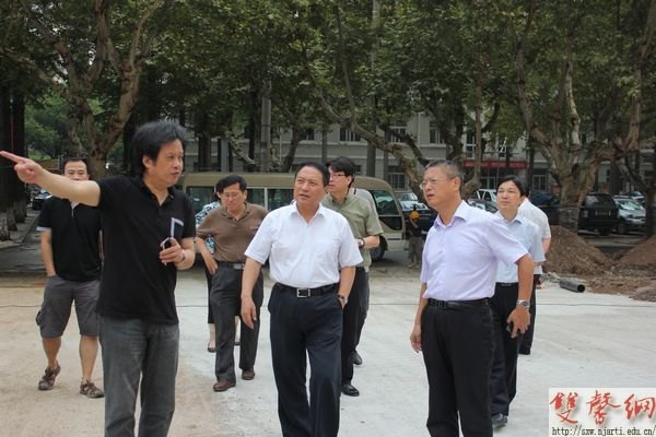 校领导现场调研暑期校园基建
