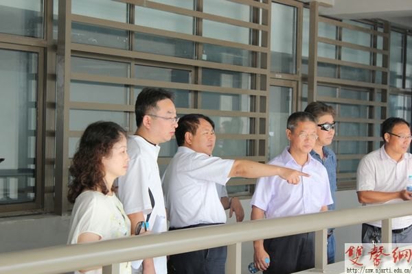 校领导现场调研暑期校园基建