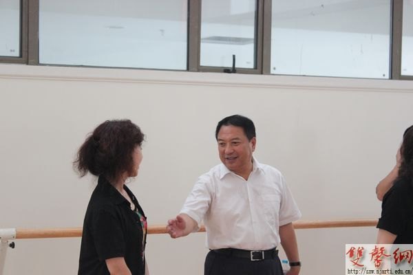 校领导现场调研暑期校园基建