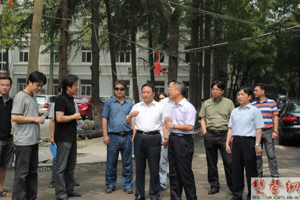 校领导现场调研暑期校园基建