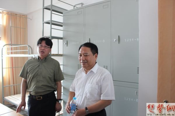 校领导现场调研暑期校园基建