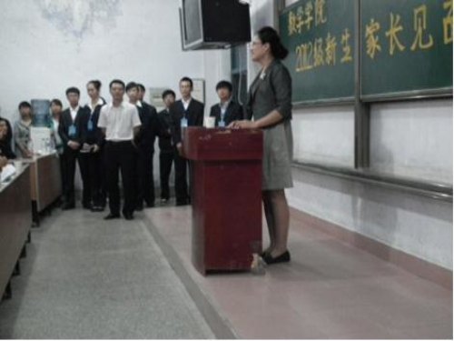 放飞梦想，启航人生——2012年数学学院新生报到工作顺利完成