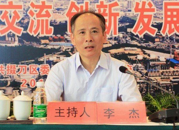 学校召开2012年暑期研讨会