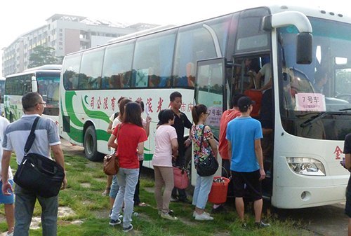 280余名师范生赴怀集顶岗支教 校领导为同学们壮行