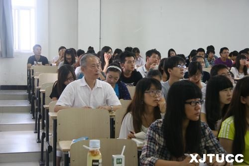 开学第一天 教育教学秩序良好