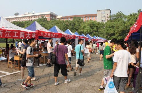2013年全国研究生招生现场咨询会(长沙站)在中南大学举行