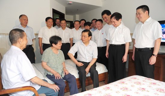 市委书记张德江考察附一院青杠老年护养中心