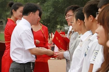 渤海大学2012级学生开学典礼隆重举行