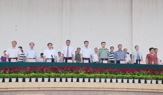 广西师范学院2011级军训阅兵暨表彰总结大会隆重召开