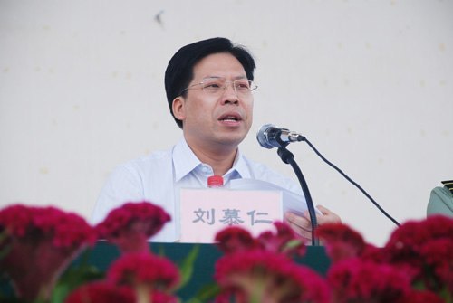 广西师范学院2011级军训阅兵暨表彰总结大会隆重召开