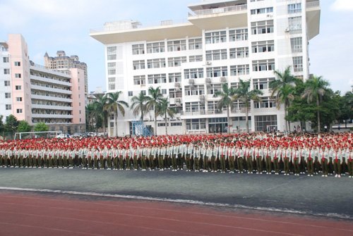 广西师范学院2011级军训阅兵暨表彰总结大会隆重召开