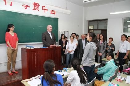 法国滨海夏朗德省议会主席比瑟罗先生一行到校访问