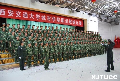 军歌嘹亮立壮志,青春激昂洒豪情——西安交大城市学院2012级新生军训歌咏比赛圆满结束