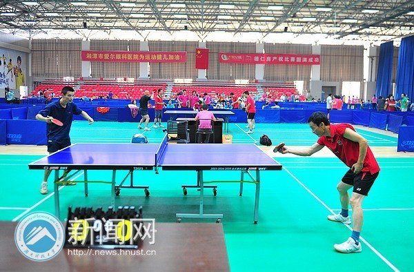 湖南科技大学教师运动员代表队在湘潭市第十一届运动会乒乓球赛上获佳绩