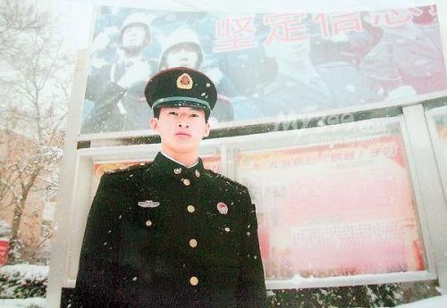 弘扬师德师风——最美战士高铁成
