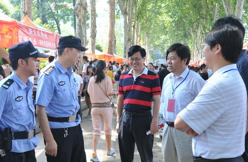 湖北工业大学2012年迎新工作顺利完成
