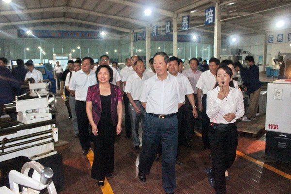 省人大常委会副主任蒋笃运一行莅临郑州职业技术学院检查指导工作