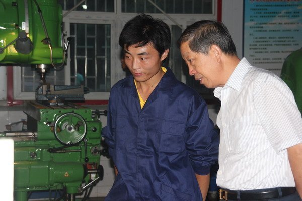 省人大常委会副主任蒋笃运一行莅临郑州职业技术学院检查指导工作