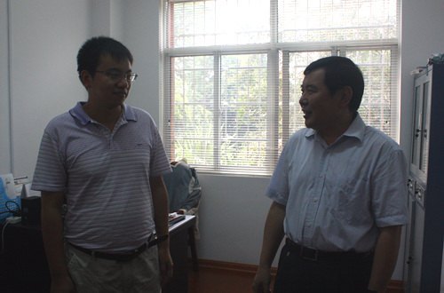 高文兵等校领导慰问青年教师